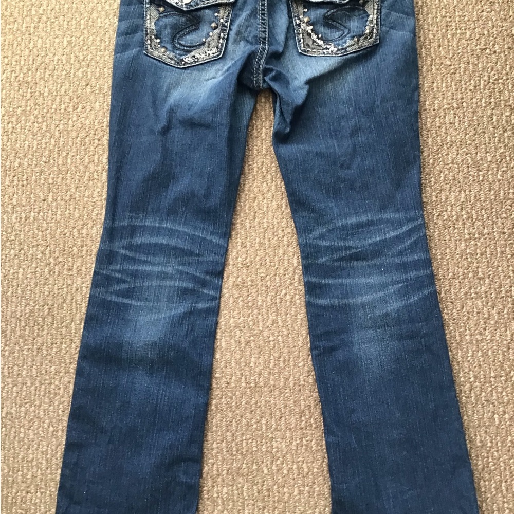 Stylish Denim Jeans with Embellished Pockets